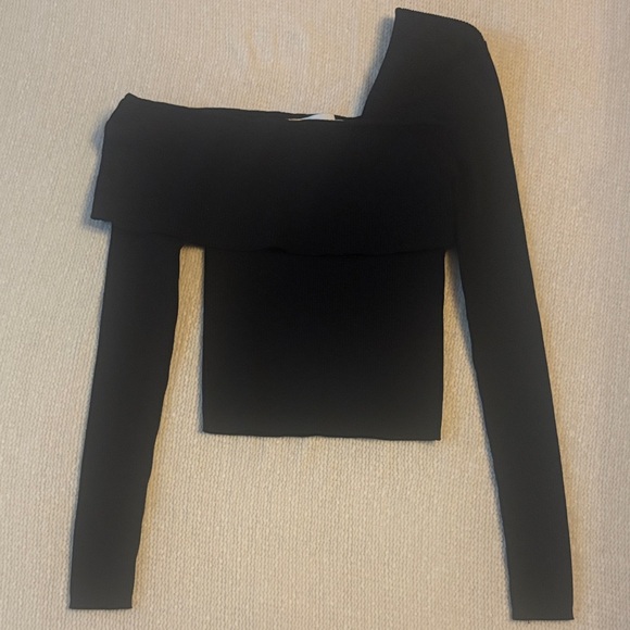 Zara Black Asymmetrical Off-Shoulder Top - Picture 2 of 8